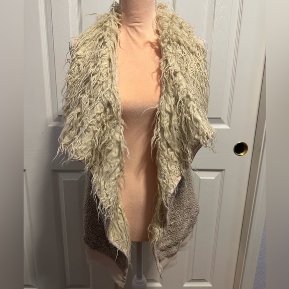 Double zero fly away faux fur vest - Picture 2 of 10